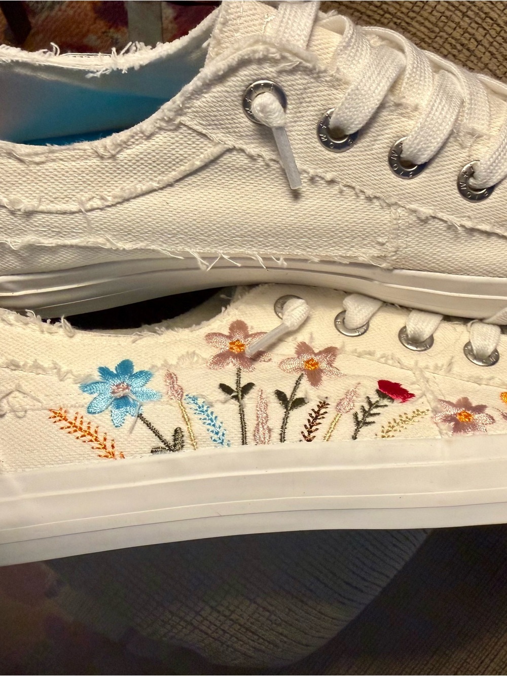 Women’s White Canvas Sneakers with Embroidered Floral Detail